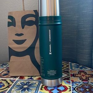 Starbucks (Mexico)  + Stanley  2023 Green Thermo